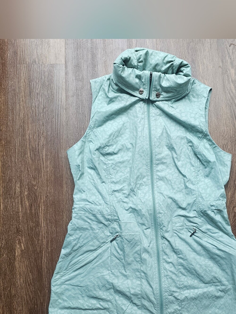 Delaney Embossed Travel Vest Womens L Blue Cheetah Print Anatomie Waterproof - Picture 3 of 9